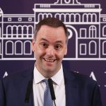 La casta tiene depto Adorni admitió la propiedad de un nuevo inmueble en Caballito y terminó a los gritos