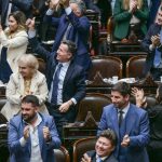 Un parlamento sometido a las multinacionales mineras aprobó la Ley de Glaciares