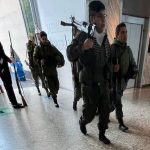 Escándalo en la exESMA por el ingreso de militares armados