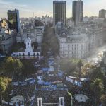 La Marcha de la Bronca reunió decenas de miles de manifestantes en Plaza de Mayo