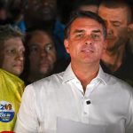 Flávio Bolsonaro se habría fugado a Estados Unidos para evadir la justicia de Brasil